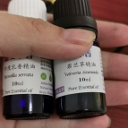 圣母玛利亚的怀抱和父亲的爱——乳香精油和岩兰草精油